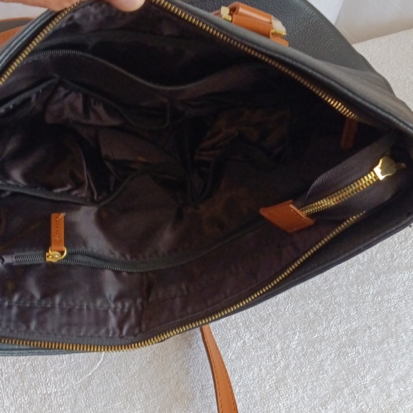 Joy and Iman large purse shell 100 percent leather lining 100 percent polyester - Picture 5 of 6